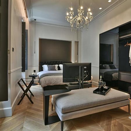 Nikiou Suites Luxury Residence Atene Esterno foto