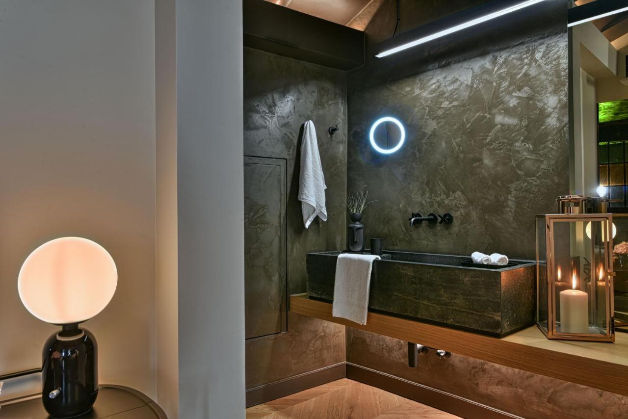 Nikiou Suites Luxury Residence Atene Esterno foto