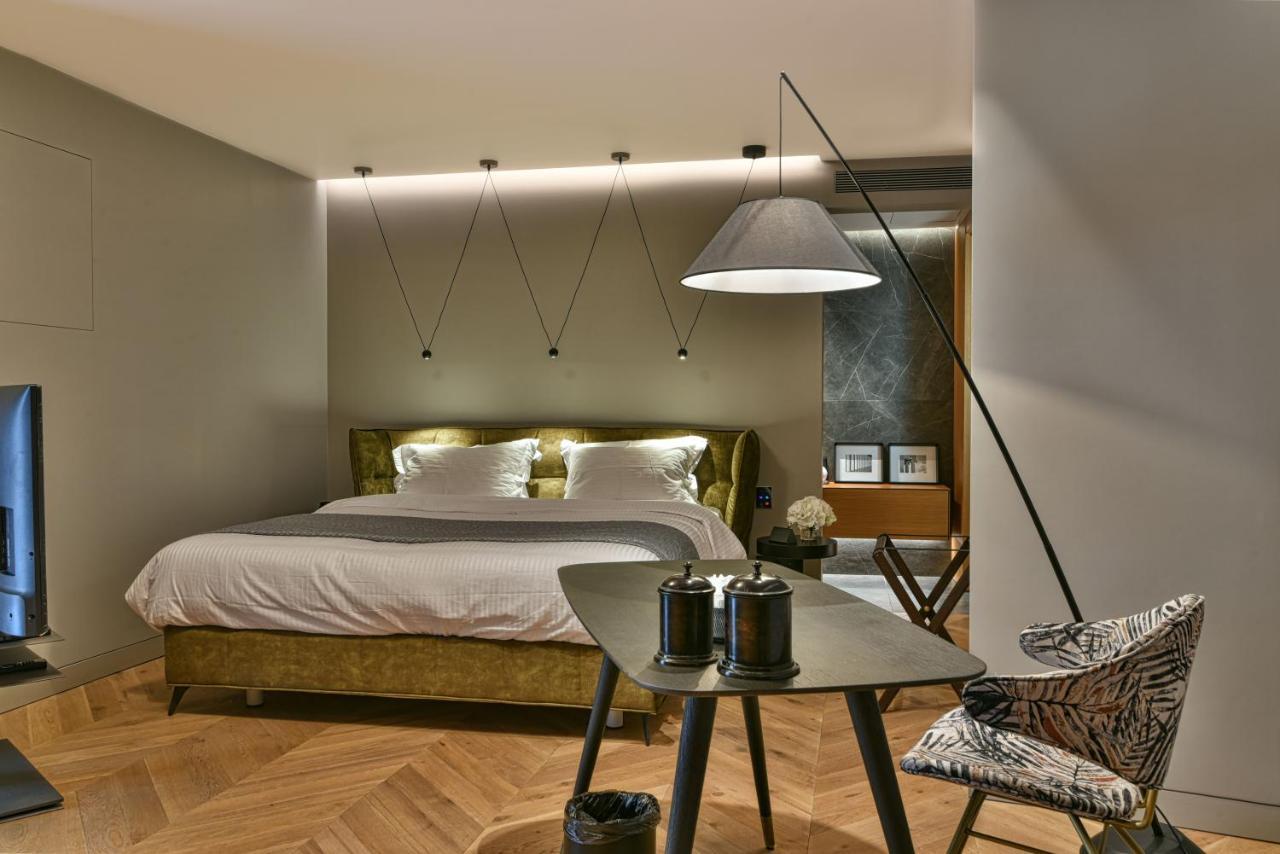 Nikiou Suites Luxury Residence Atene Esterno foto